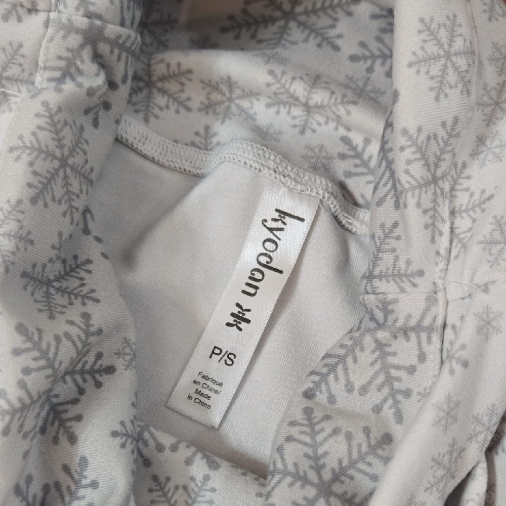 Kyodan Gray Snowflake Pattern Top - image 2